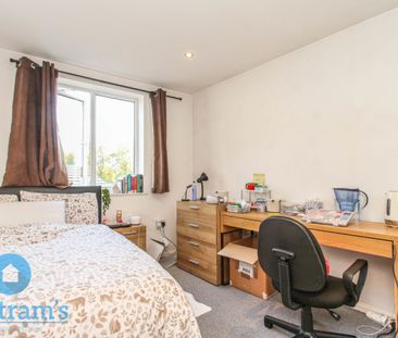 4 bed Mid Terraced House for Rent - Photo 2