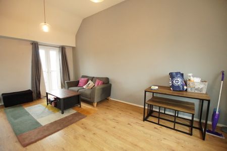 2 bedroom Town House to let - Photo 4