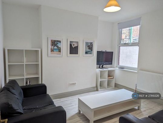 4 bedroom terraced house to rent - Photo 1