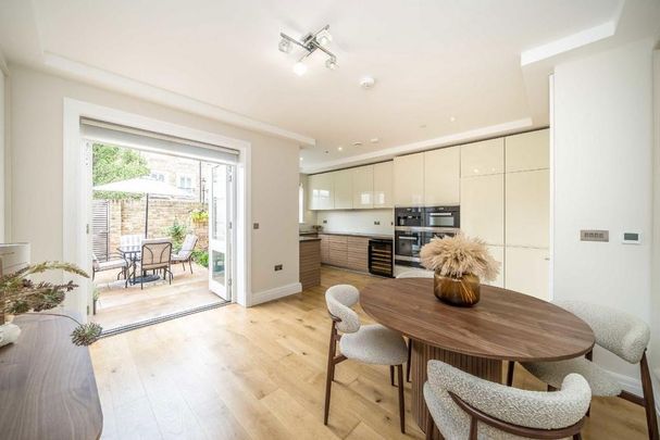 5 bedroom end of terrace house to rent - Photo 1