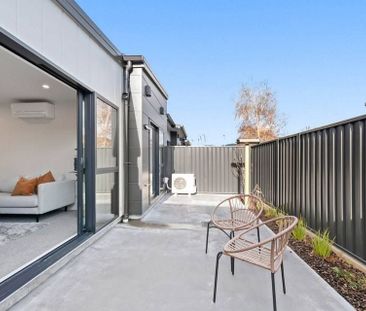 Brand new stylish house with great location - Photo 5