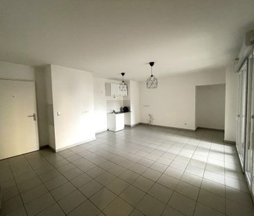 Location Appartement 2 pièces 47m² MARSEILLE 3ème - Photo 5