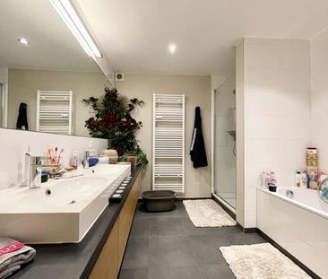 B/w CONGRES & MADOU: 2-bedroom duplex with terrace : CHARM - Photo 2