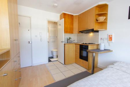 Studio to rent - Photo 2
