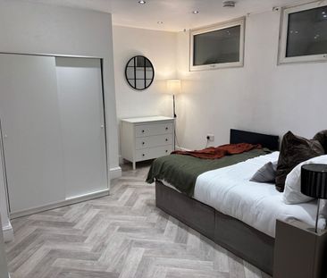 2 Bed Flat, Whitworth Street, M1 - Photo 2