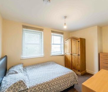 Room 8, First Floor Flat, Park farm House, 103 Haxby Road - Photo 3