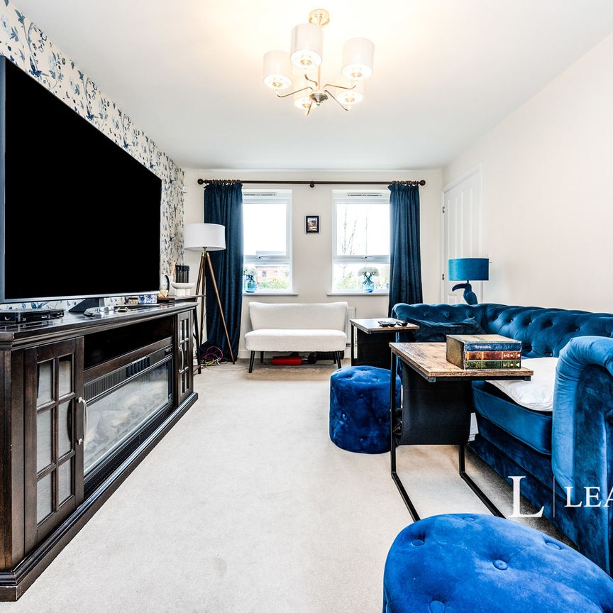 4 bedroom house to rent Saturn Avenue, Fairfields, MK11 - Photo 1