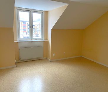 Stor och trivsam trea en trappa upp – hiss, fiber och bekvämt läge! - Photo 5