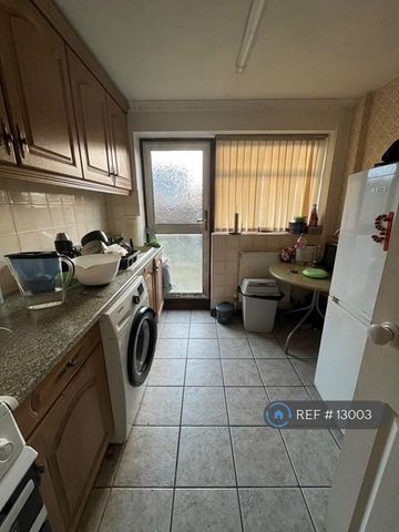 3 bedroom terraced house to rent - Photo 3