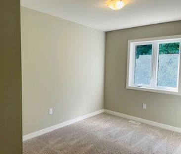 For Lease - 942 Robert Ferrie Drive, Kitchener, Ontario - Photo 3