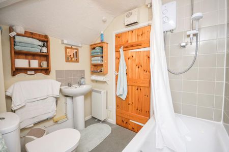 2 bedroom semi-detached house to rent - Photo 4