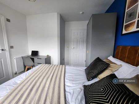 1 bedroom in a house share to rent - Photo 2