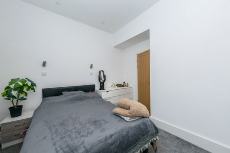 Rose & Crown Apartments, LS12 - Photo 5