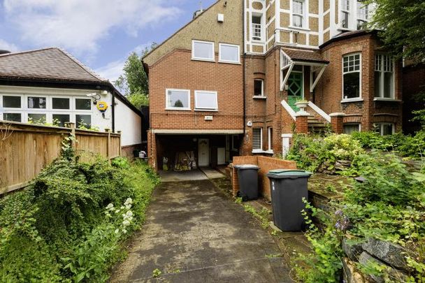 2 bedroom 2 bathroom maisonette with garden located close to Highgate station - Photo 1