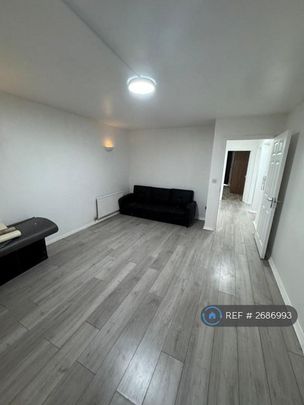 3 bedroom flat to rent - Photo 1