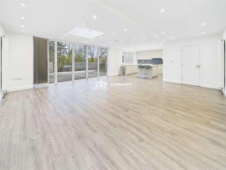 Edgwarebury Lane, Edgware, HA8 - Photo 3