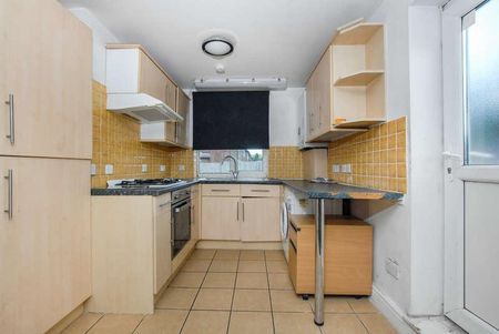 Pinner Road, Northwood, HA6 - Photo 2