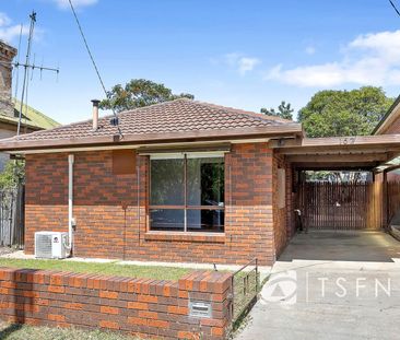 Charming 2 Bedroom Home Minutes from Town - Photo 6