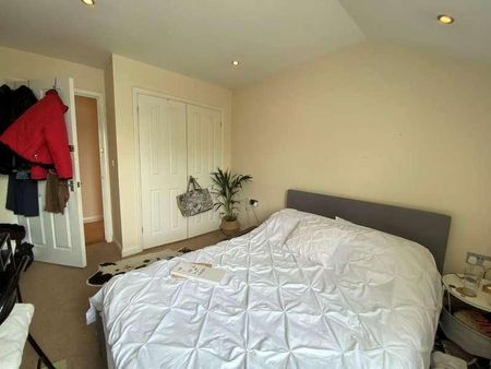 The Moor, Falmouth, TR11 - Photo 2