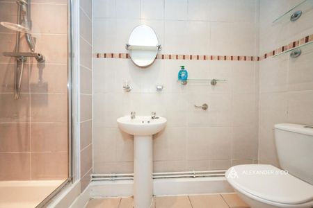 House to rent - Photo 4