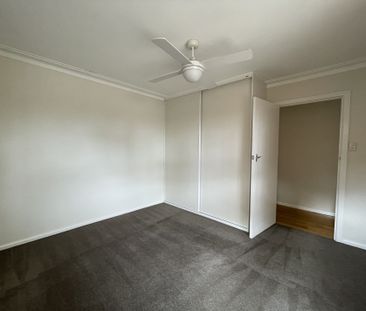 Positioned perfectly in Altona Meadows - Photo 2