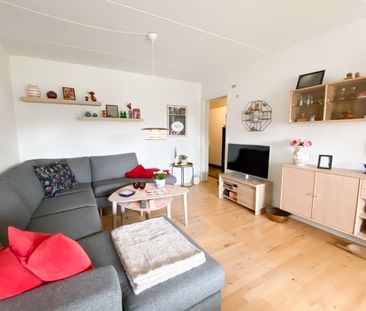 Lys og hyggelig 2-værelses lejlighed med terrasse - Photo 2