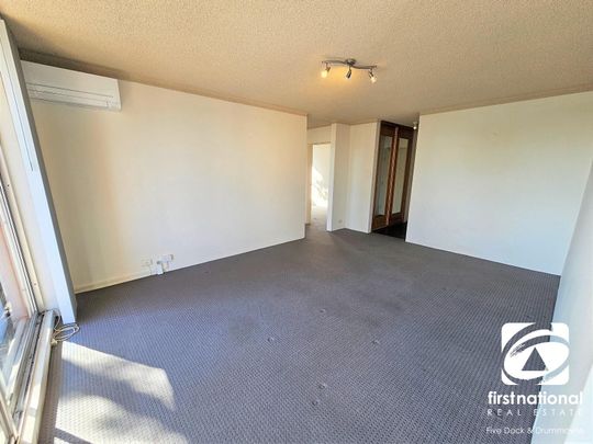 Spacious 2 Bedroom Unit with Remote Garage + Storeroom - Photo 1