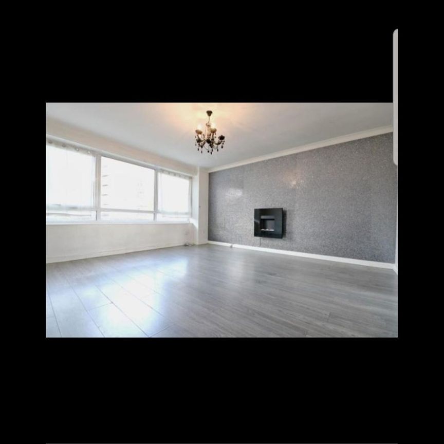 2 Bed Flat, Eastern Avenue, IG2 - Photo 1