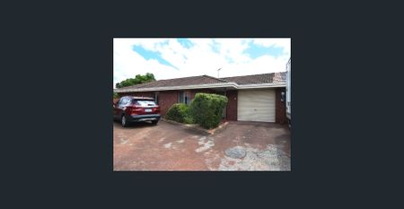 Freshly Updated 3x1 Rear Villa - Convenient Location + Great Outdoor Space - Photo 2