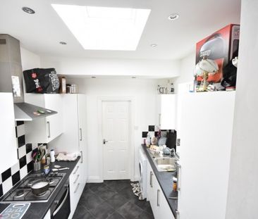 3 Bed - Biddlestone Road, Heaton - Photo 6