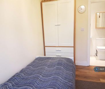 5 bedroom semi-detached house to rent - Photo 3