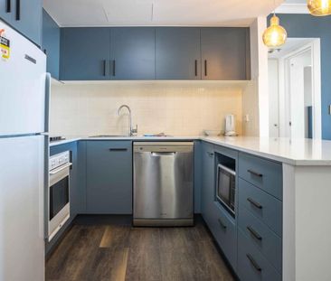 ONE BEDROOM APARTMENT IN ULTRA-CONVENIENT LOCATION - Photo 5