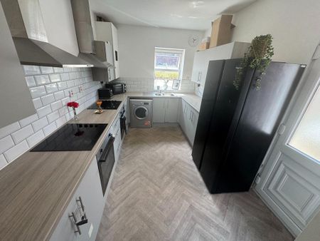 1 bedroom in a house share to rent - Photo 5