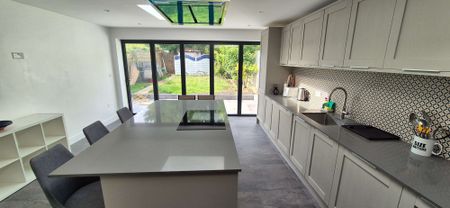 Sparkbridge Road Room 3 - Photo 2