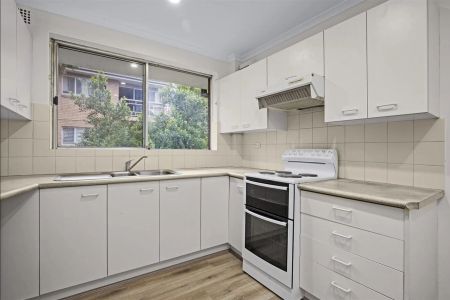 Well-Presented Two-Bedroom Apartment in a Peaceful Setting - Photo 4