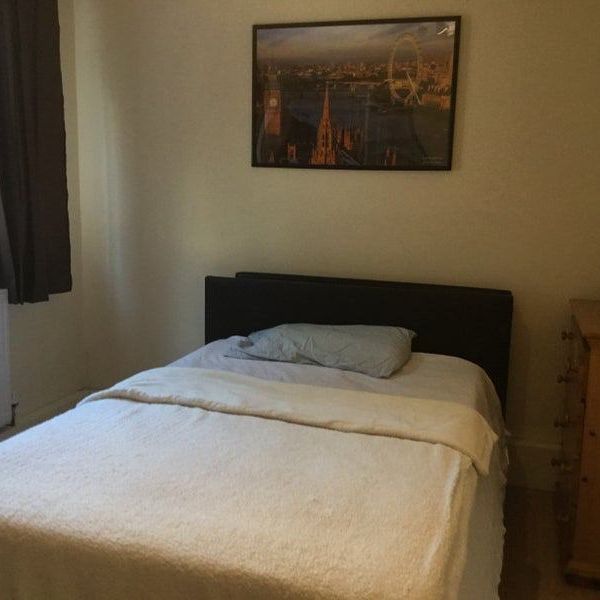 Room in a Shared House, Sedgmoor Place, SE5 - Photo 1