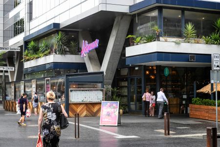 Close to EVERYTHING - Photo 2