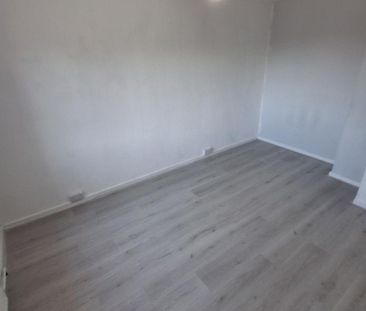 3 bedroom end of terrace house to rent - Photo 5