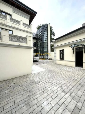 Monument istoric restaurat in totalitate Parter+1 Pretabil Cafenea /Showroom /Activitate comerciala - Photo 4