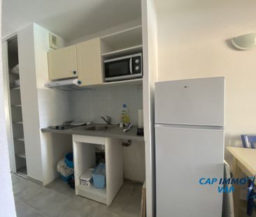 Location Appartement 2 pièces 27m² SANARY SUR MER 83110 - Photo 6