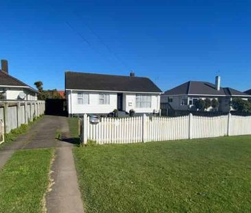 Superb on South Road! - Photo 4