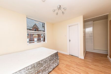 FLAT 2 CRICKETERS TERRACE ARMLEY LS12 1ST - Photo 5