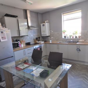 1 bed House Share - To Let - Photo 2