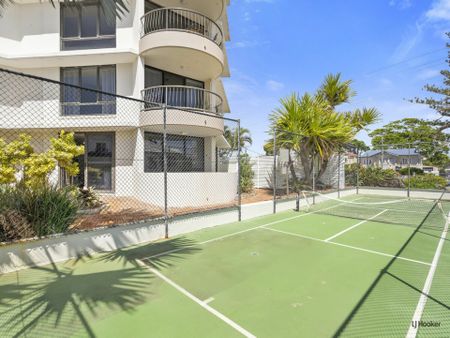 Central Beachside Apartment with Spectacular Views! - Photo 4