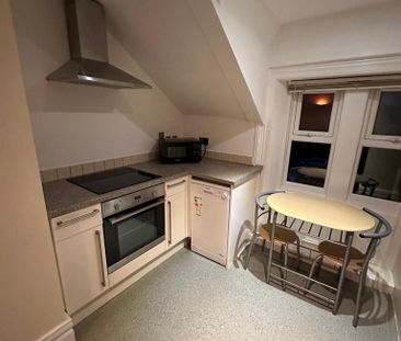 3 bedroom flat to rent - Photo 3