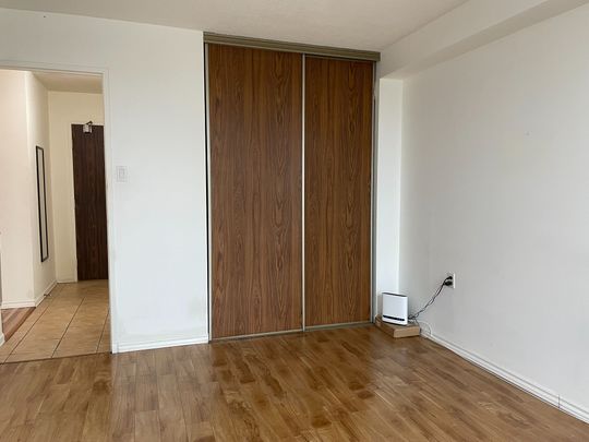 For Lease - 18 Knightsbridge Road Unit# 406, Brampton, Ontario - Photo 1