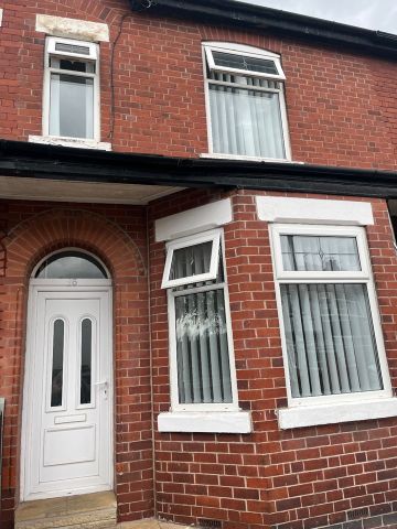 3 Bed Terraced House, Dronfield Road, M6 - Photo 2