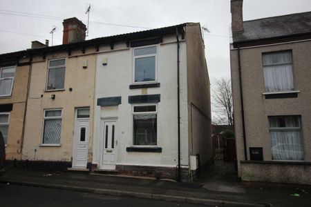 3 bed Terraced - Photo 3