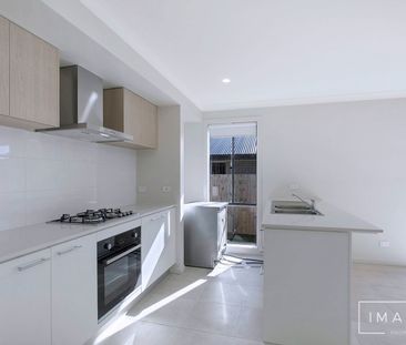 BEAUTIFUL HOUSE TO IMPRESS! - Photo 3