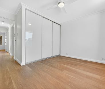 Newly renovated 2 lounge, 3 bedroom house. - Photo 1